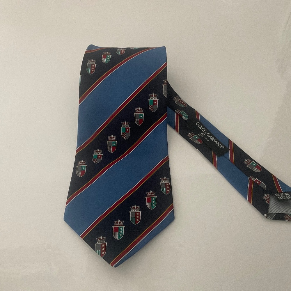 DOLCE & GABBANA MENS TIE MADE IN ITALY CRESTS SHIELDS